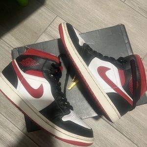 Air Jordan 1 Mids